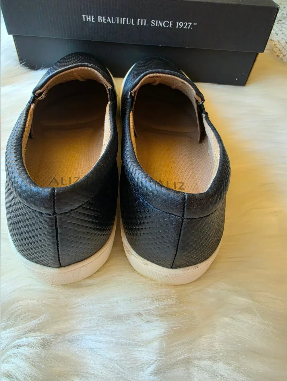 NAT Naturalizer Marianne Slip on Sneaker Shoes (Black Leather) Size 8.5M
